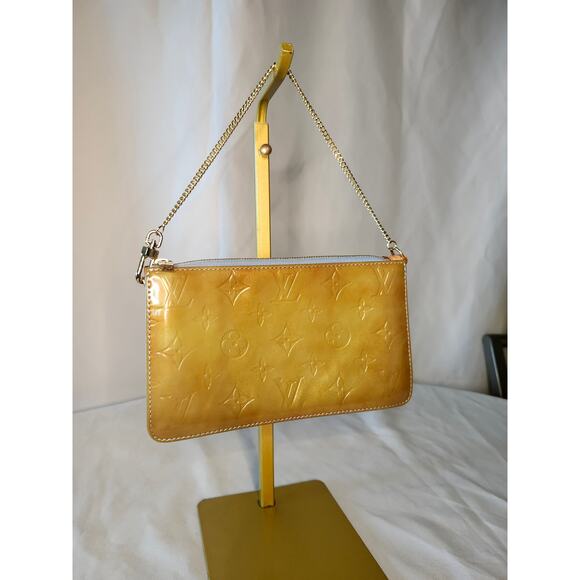 Louis Vuitton - Picture 3 of 15